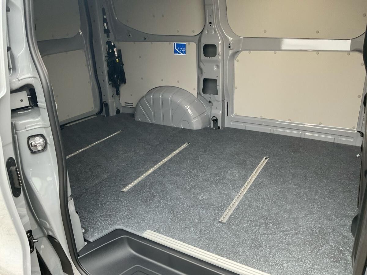 Volkswagen Transporter Kasten 2,0 Automatik AHK Kamera LED