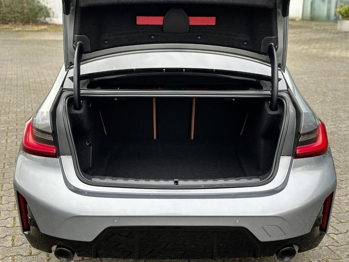 BMW 320 i Limousine M Sportpaket HiFi DAB LED RFK