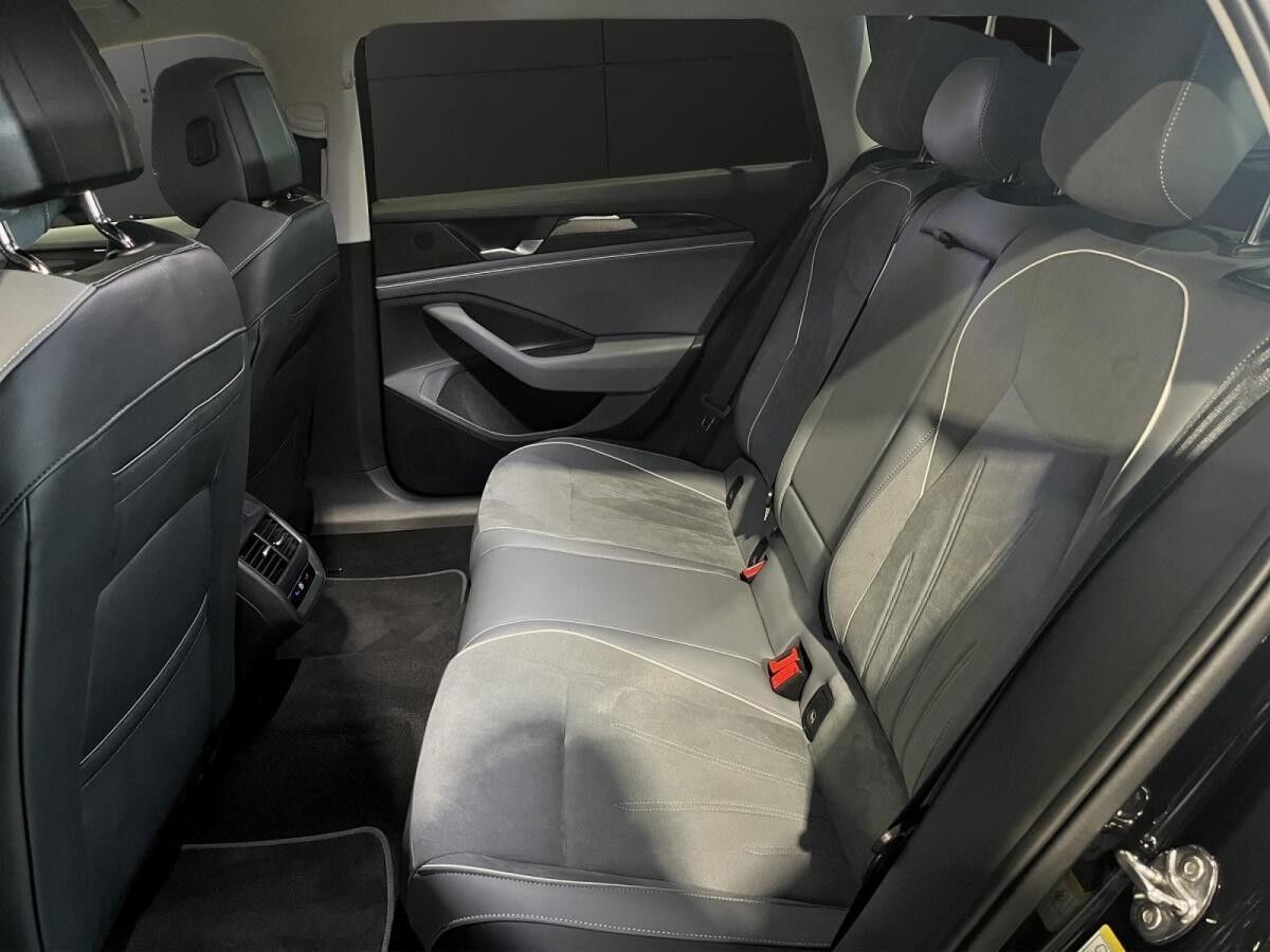 Volkswagen Passat Variant Business 2.0 DCC*TDI*DSG*AHK*HuD