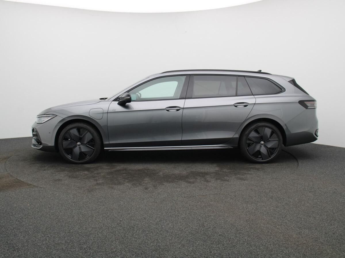 Volkswagen Passat Variant R-Line 1.5 eHybrid / Pano, AHK Volkswagen Passat Variant R-Line 1.5 eHybrid / Pano, AHK