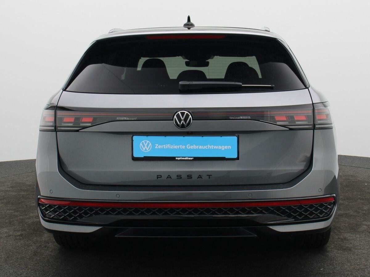 Volkswagen Passat Variant R-Line 1.5 eHybrid / Pano, AHK Volkswagen Passat Variant R-Line 1.5 eHybrid / Pano, AHK
