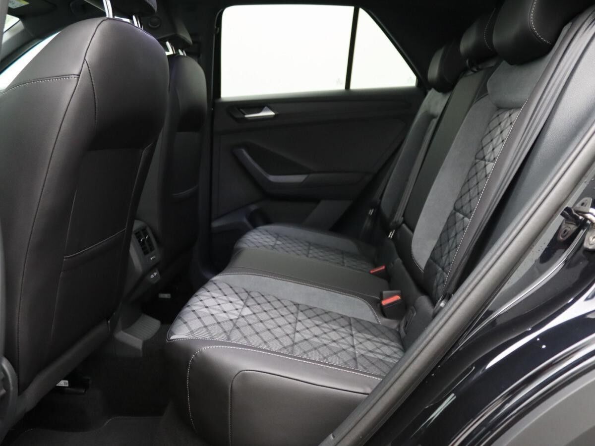 Volkswagen T-Roc R-Line 1.5 TSI DSG / Navi, AHK, LED+, RFK