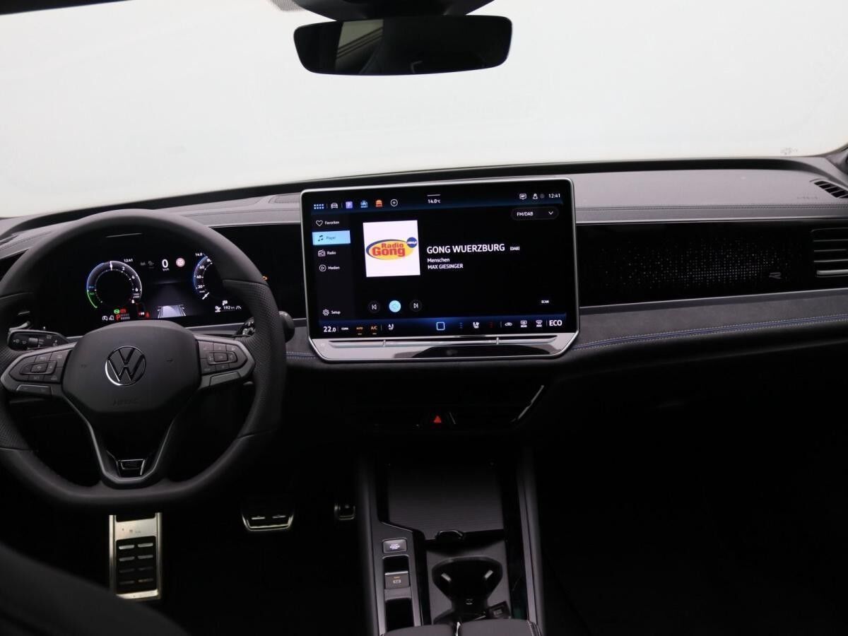 Volkswagen Passat Variant R-Line 1.5 eHybrid / Pano, AHK