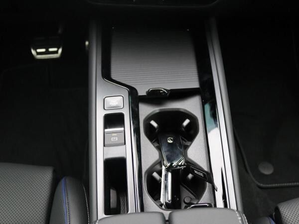 Volkswagen Passat Variant R-Line 1.5 eHybrid / Pano, AHK