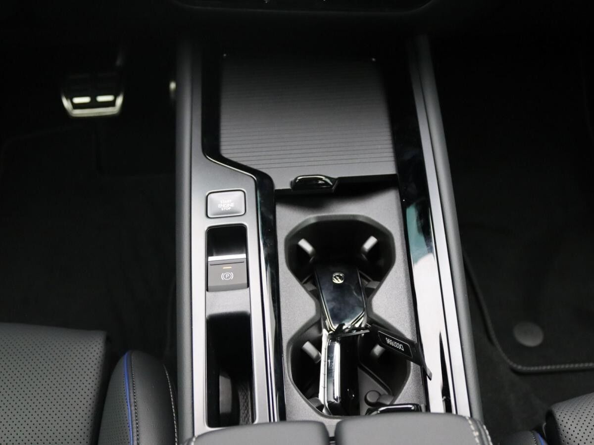 Volkswagen Passat Variant R-Line 1.5 eHybrid / Pano, AHK Volkswagen Passat Variant R-Line 1.5 eHybrid / Pano, AHK