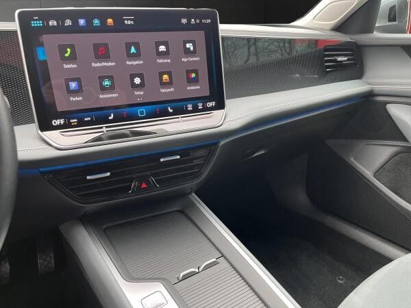 Volkswagen Passat Vari. Business 2.0 TDI*DCC*AHK*DSG*HuD