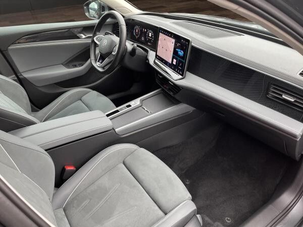 Volkswagen Passat Vari. Business 2.0 TDI*DCC*AHK*DSG*HuD