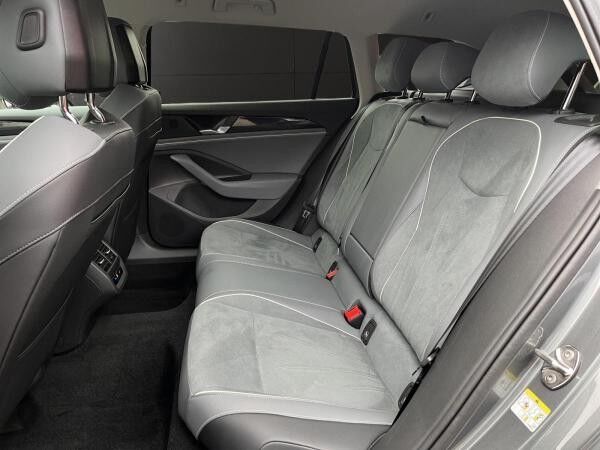 Volkswagen Passat Vari. Business 2.0 TDI*DCC*AHK*DSG*HuD