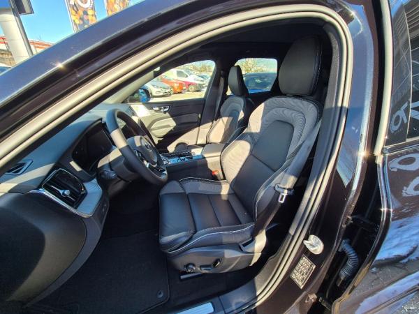 Volvo XC60 T6 AWD Plus Black Edition+Luft+AHZV+B&W