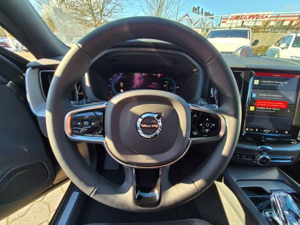 Volvo XC60 T6 AWD Plus Black Edition+Luft+AHZV+B&W