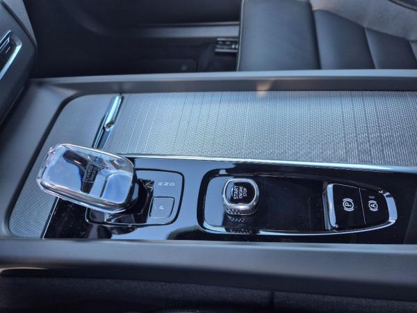 Volvo XC60 T6 AWD Plus Black Edition+Luft+AHZV+B&W