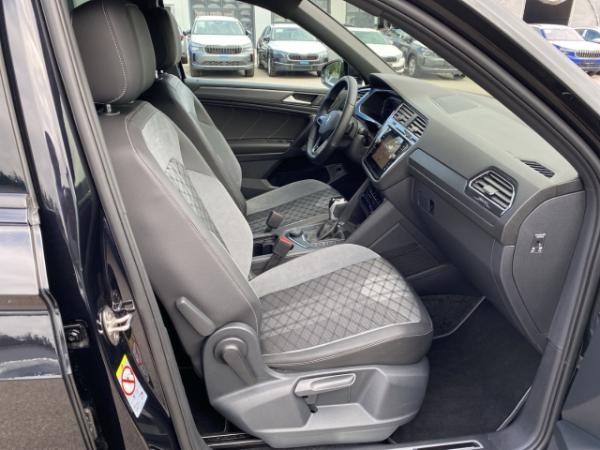 Volkswagen Tiguan Allspace 2,0 TSI R-Line 4Mot AHK Matrix HuD Pano Standhzg.