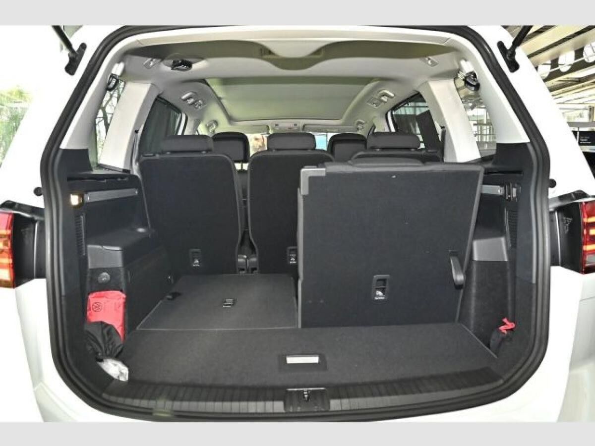 Volkswagen Touran 2.0 TDI DSG SCR Highline SOFORT VERFÜGBAR Black Style 7-Sitze AHK Standhzg Pano