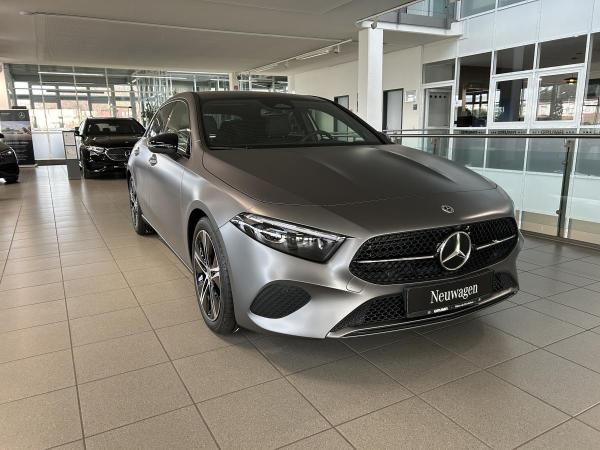 Mercedes-Benz A 180 Kompaktlimousine+Totwinkel+Abstands-Assistent+ Panorama-Schiebedach