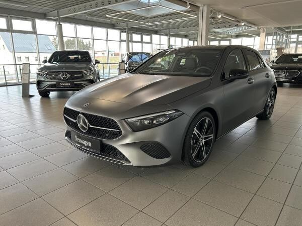 Mercedes-Benz A 180 Kompaktlimousine+Totwinkel+Abstands-Assistent+ Panorama-Schiebedach