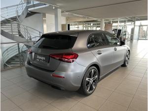Mercedes-Benz A 180 Kompaktlimousine+Totwinkel+Abstands-Assistent+ Panorama-Schiebedach