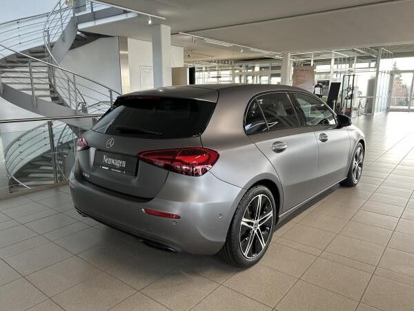 Mercedes-Benz A 180 Kompaktlimousine+Totwinkel+Abstands-Assistent+ Panorama-Schiebedach