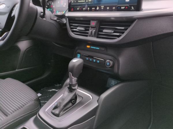 Ford Focus Turnier Titanium Hybrid *SONDERPREIS/4,99% Finanzierung/sofort verfügbar