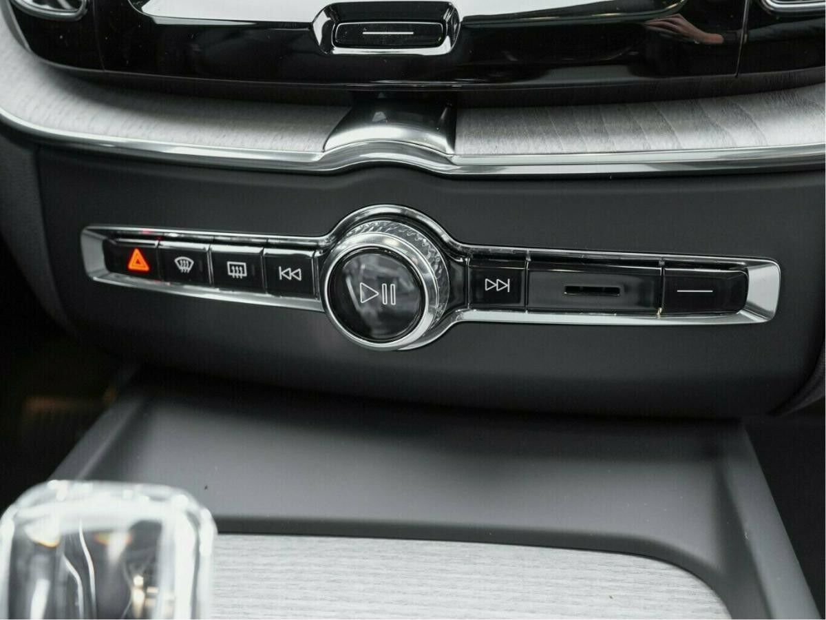 Volvo XC60 T6 ULTRA DARK HOT DEAL