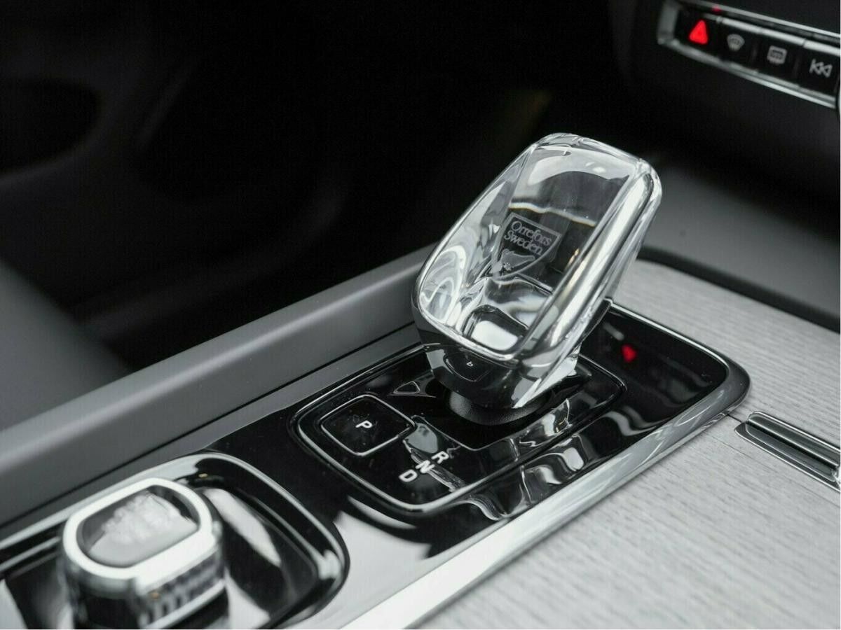 Volvo XC60 T6 ULTRA DARK HOT DEAL