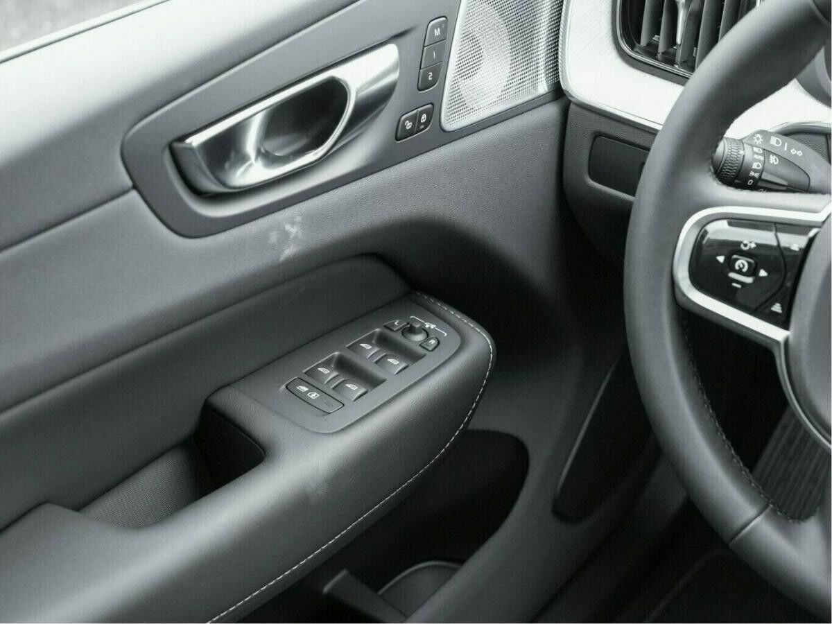 Volvo XC60 T6 ULTRA DARK HOT DEAL