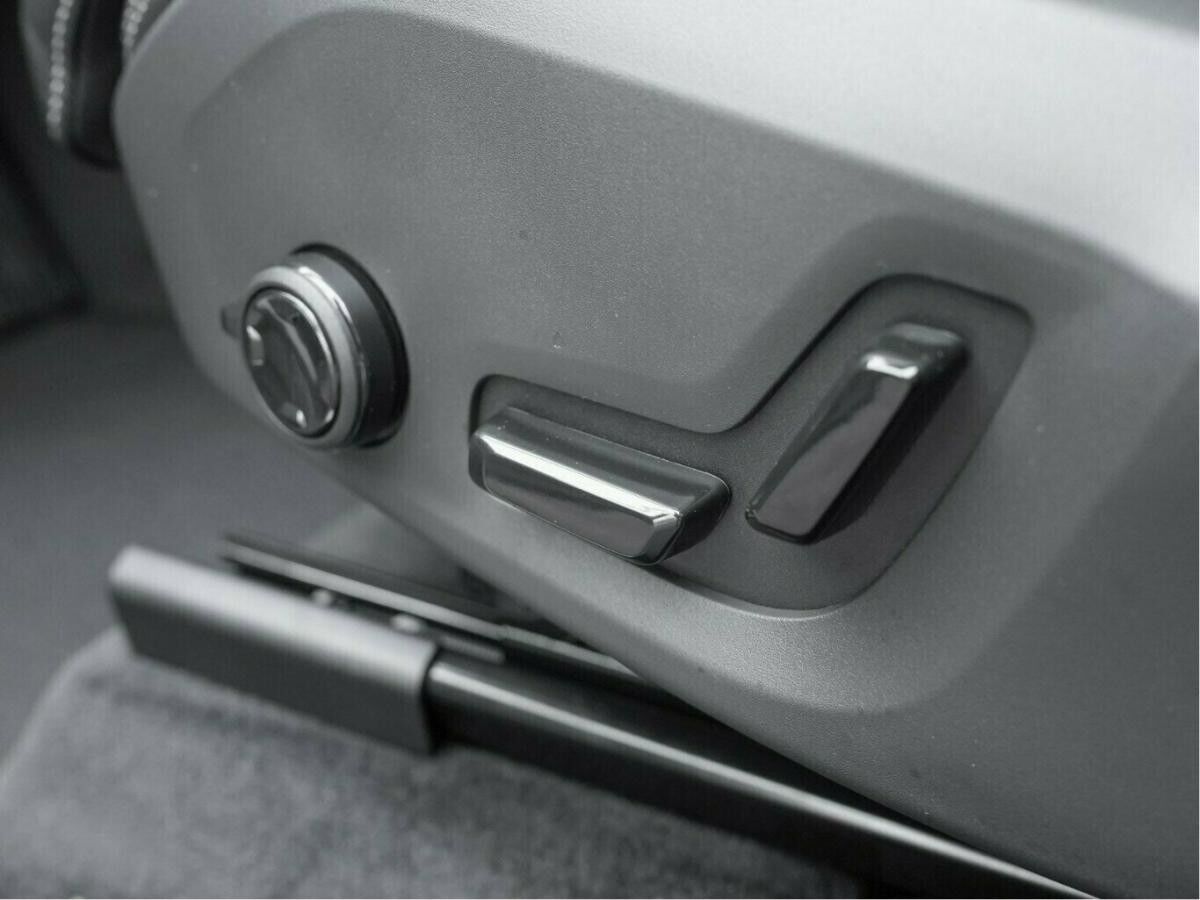 Volvo XC60 T6 ULTRA DARK HOT DEAL