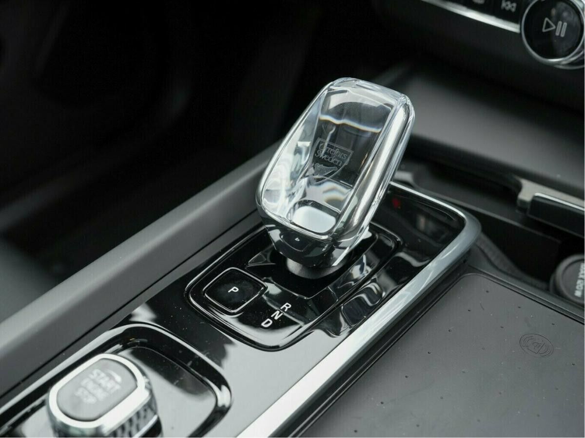 Volvo XC60 T6 ULTRA DARK HOT DEAL