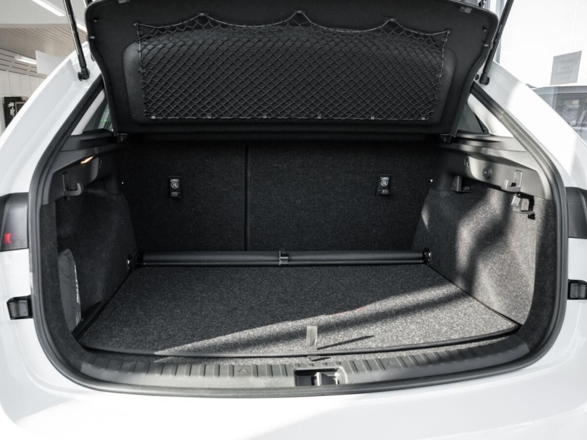 Skoda Scala Selection 1,0 TSI 85kW - SHZ R-KAM NAVI