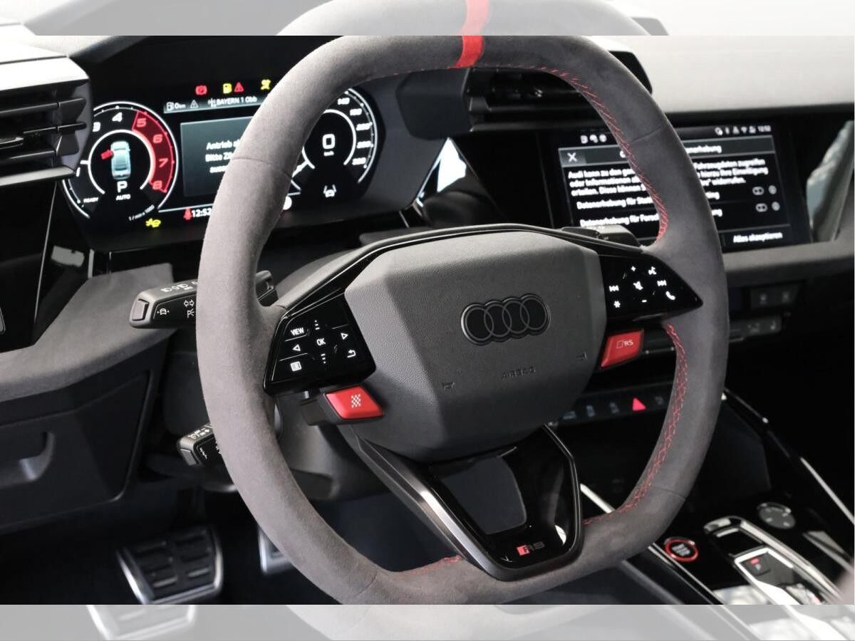 Audi RS3 Limousine 2.5 294 kW TFSI quattro