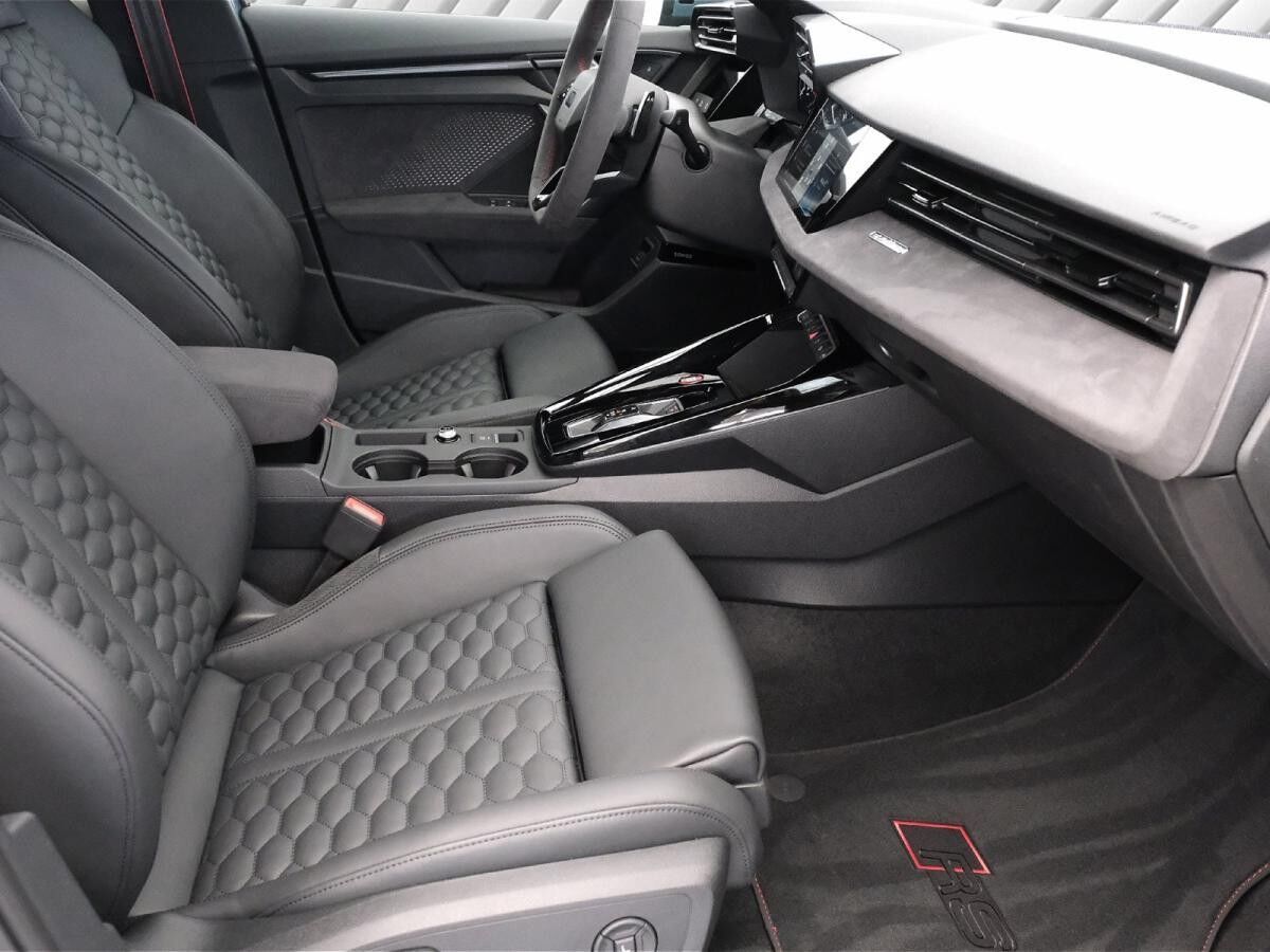 Audi RS3 Limousine 2.5 294 kW TFSI quattro