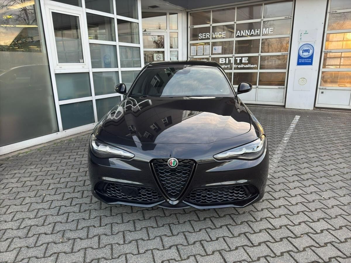 Alfa Romeo Giulia Veloce 2.0 Turbo Q4 AT in 2 Farben Verfügbar Abholung Mannheim