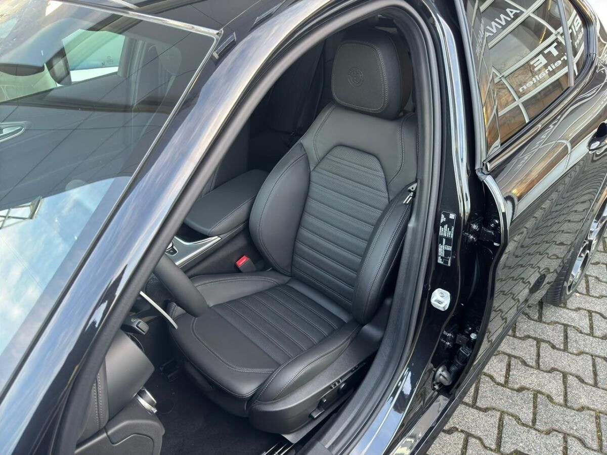 Alfa Romeo Giulia Veloce 2.0 Turbo Q4 AT in 2 Farben Verfügbar Abholung Mannheim