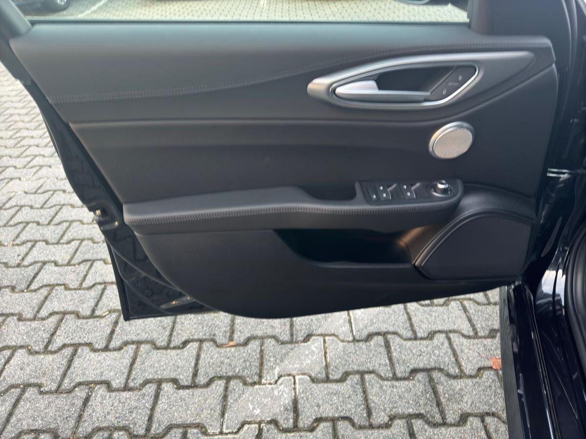 Alfa Romeo Giulia Veloce 2.0 Turbo Q4 AT in 2 Farben Verfügbar Abholung Mannheim