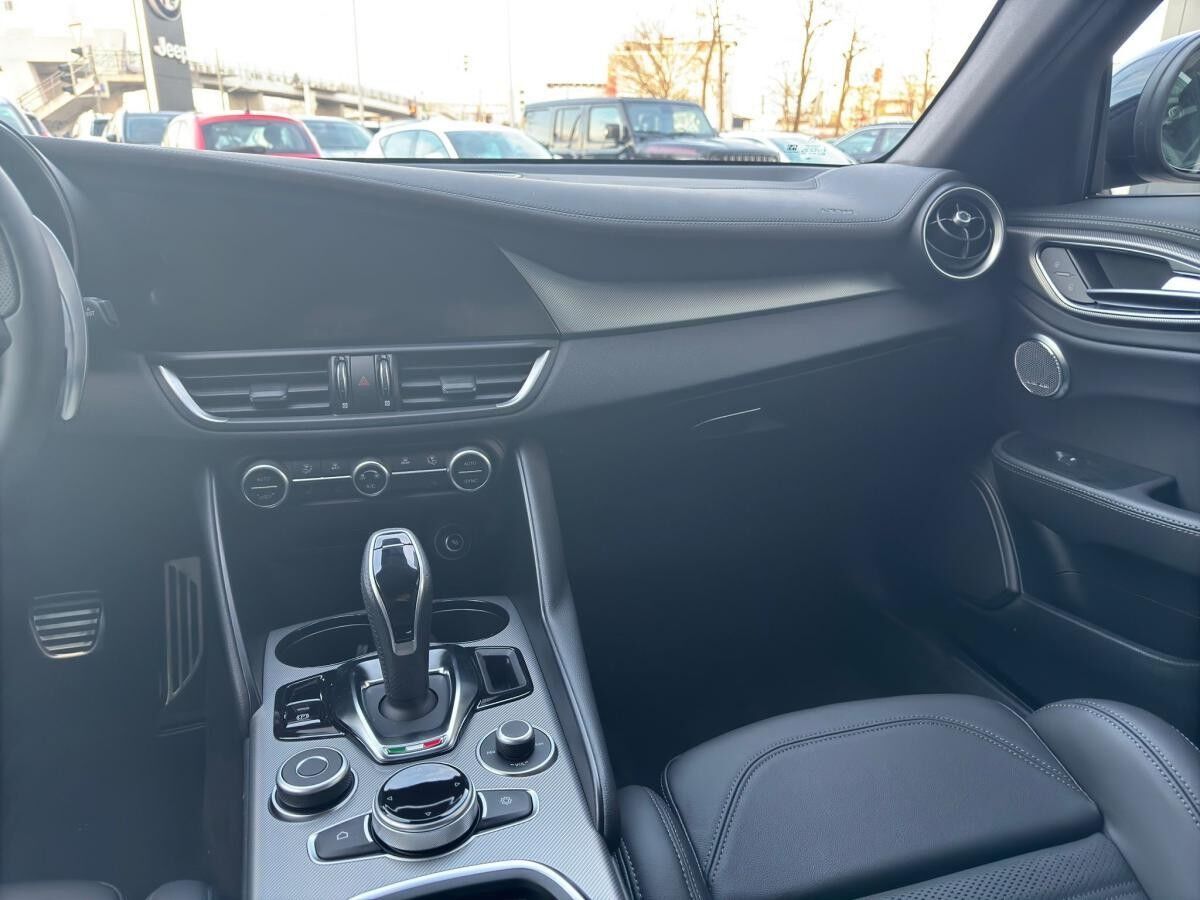 Alfa Romeo Giulia Veloce 2.0 Turbo Q4 AT in 2 Farben Verfügbar Abholung Mannheim