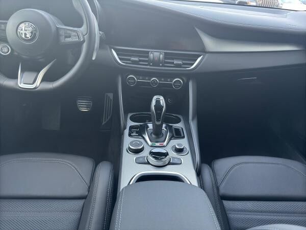 Alfa Romeo Giulia Veloce 2.0 Turbo Q4 AT in 2 Farben Verfügbar Abholung Mannheim