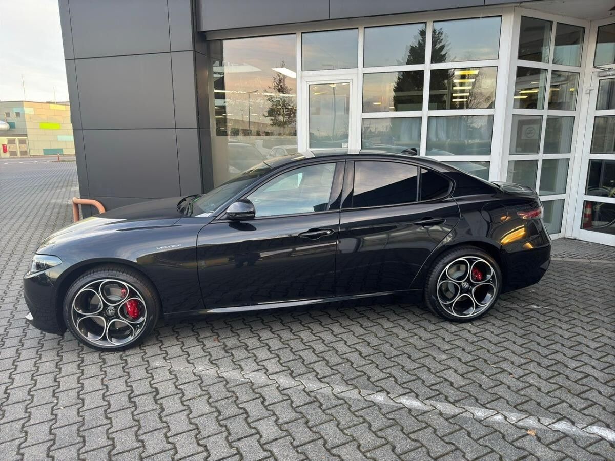 Alfa Romeo Giulia Veloce 2.0 Turbo Q4 AT in 2 Farben Verfügbar Abholung Mannheim