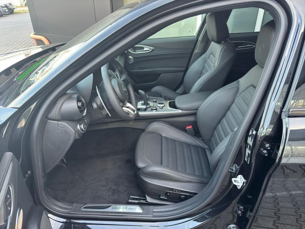 Alfa Romeo Giulia Veloce 2.0 Turbo Q4 AT in 2 Farben Verfügbar Abholung Mannheim