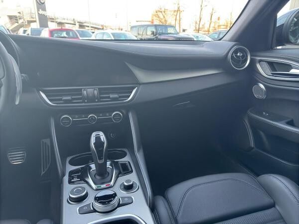 Alfa Romeo Giulia Veloce 2.0 Turbo Q4 AT in 2 Farben Verfügbar Abholung Mannheim