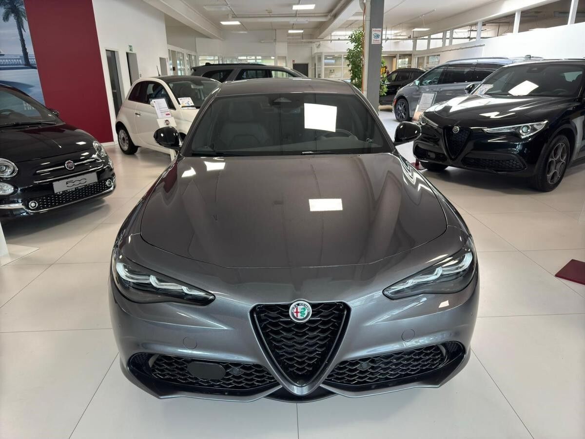 Alfa Romeo Giulia Veloce 2.0 Turbo Q4 AT in 2 Farben Verfügbar Abholung Mannheim