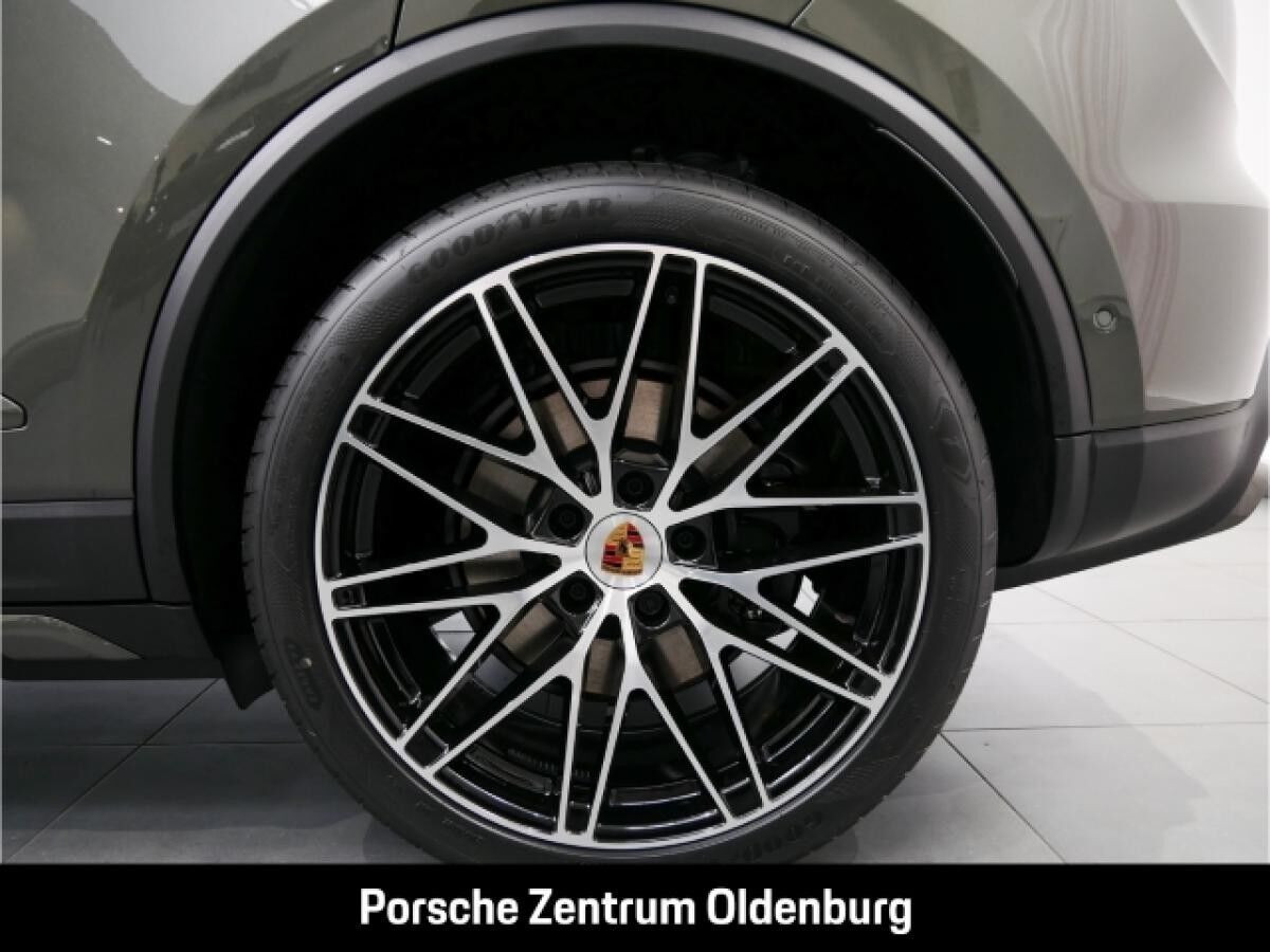 Porsche Macan Electric 4 Luftfed AHK BOSE Pano Matrix LED