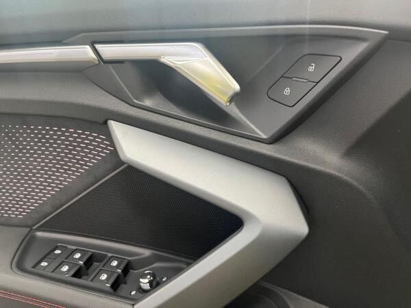 Audi A3 Sportback 35 TFSI S tronic S line Matrix-LED Navi Panorama Sonos