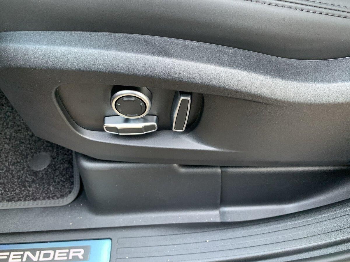 Land Rover Defender 130 3.0 Diesel D300 X-Dynamic SE (sofort verfügbar)