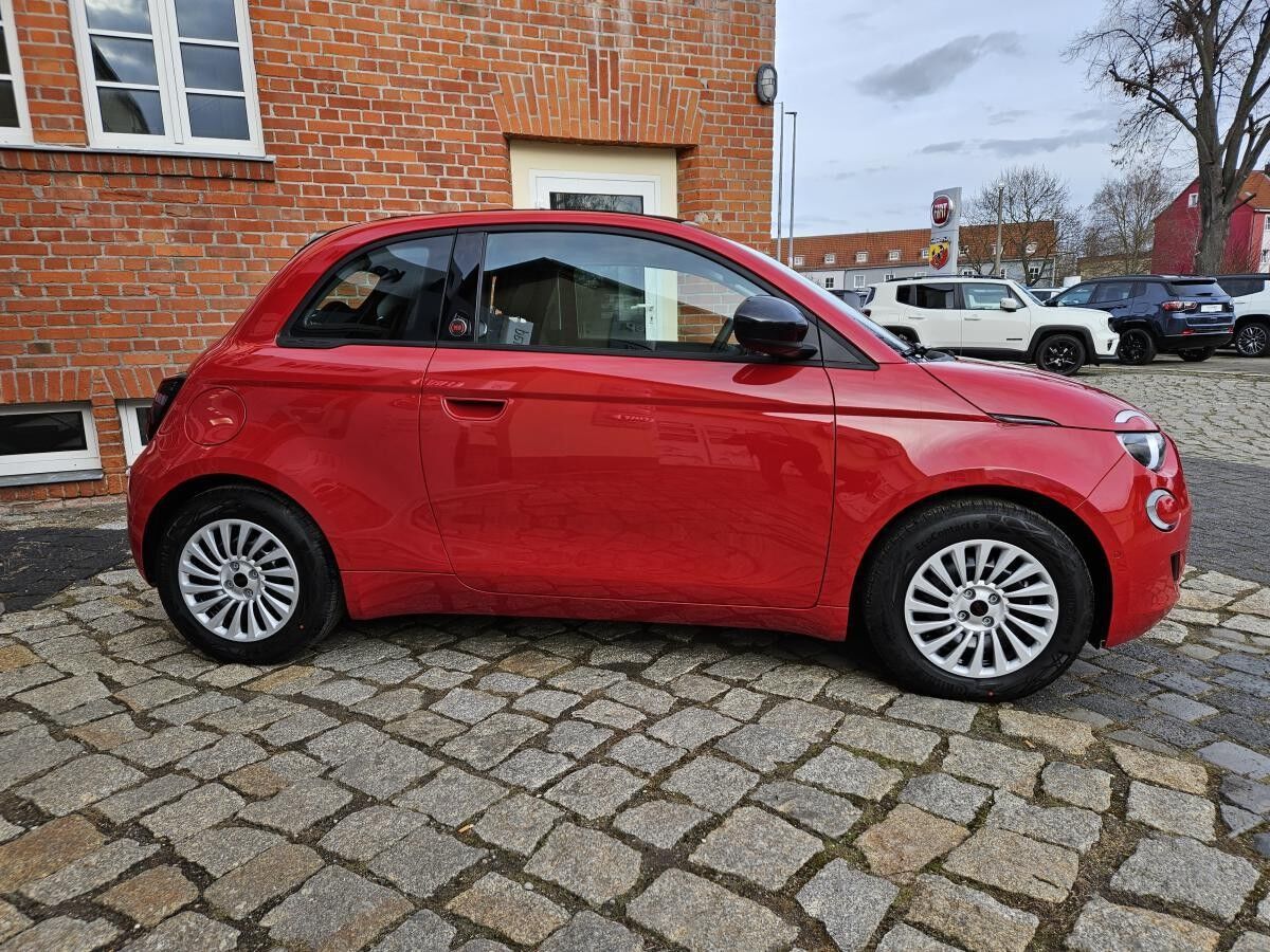 Fiat 500e RED Cabrio 42 KWH - Komfort Paket - sofort verfügbar