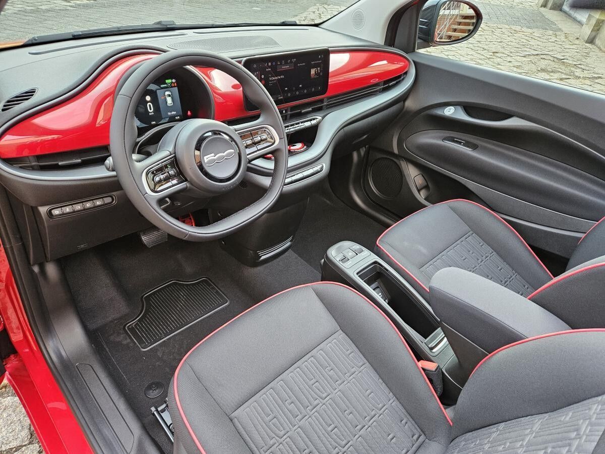 Fiat 500e RED Cabrio 42 KWH - Komfort Paket - sofort verfügbar