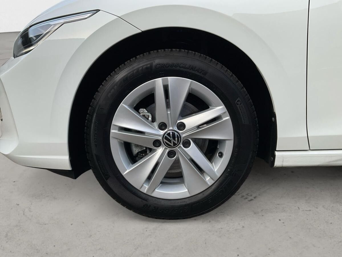 Volkswagen Golf VIII 1.5 TSI Life CarPlay Allwetter ACC