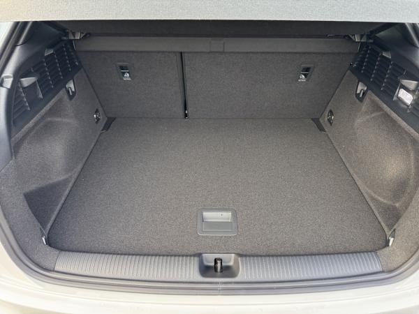 Audi Q2 S line 35TDI LED STDHZ KAM SHZ PDC