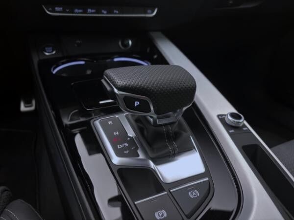 Audi A4 Avant 40 TFSI Q S LINE PANO STDHZG AHK HuD