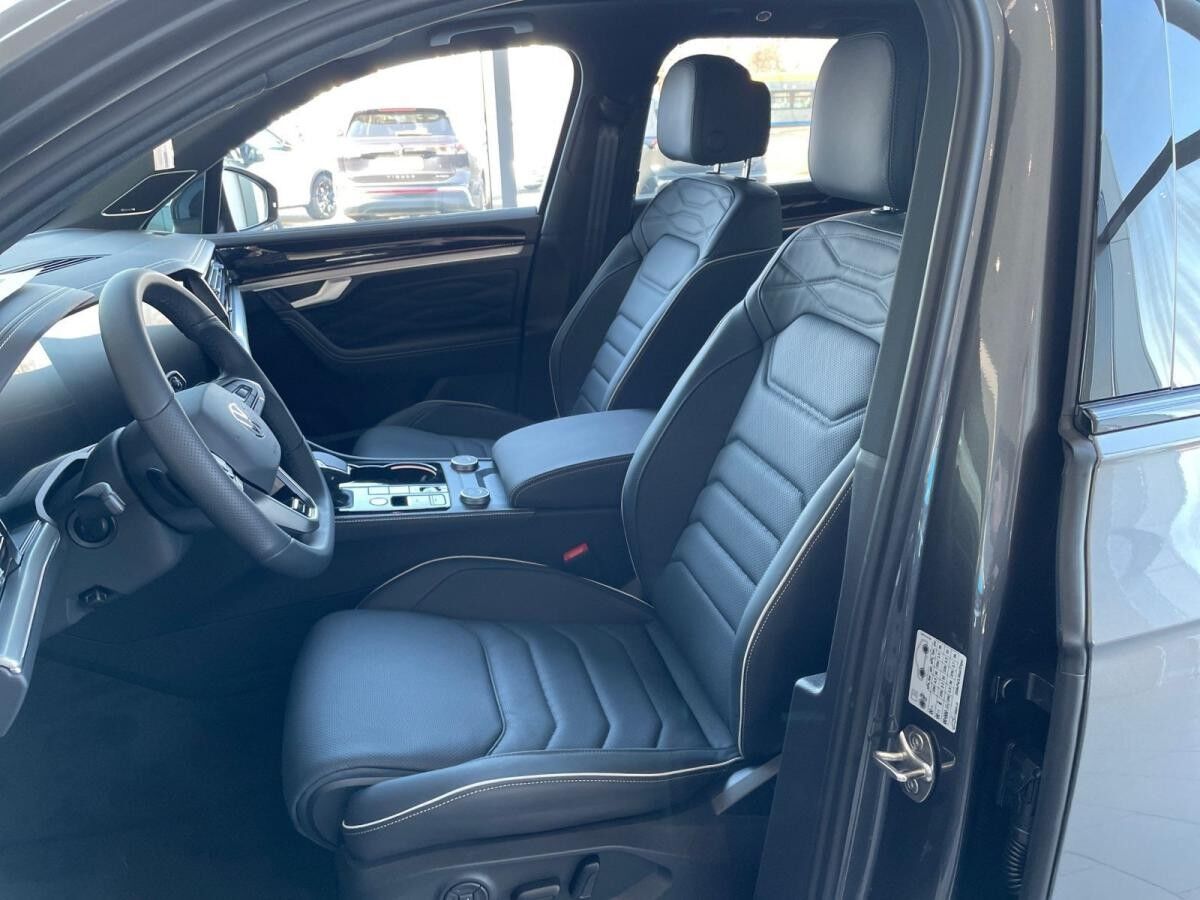 Volkswagen Touareg R-Line 3.0 l TDI V6 4MOTION Volkswagen Touareg R-Line 3.0 l TDI V6 4MOTION