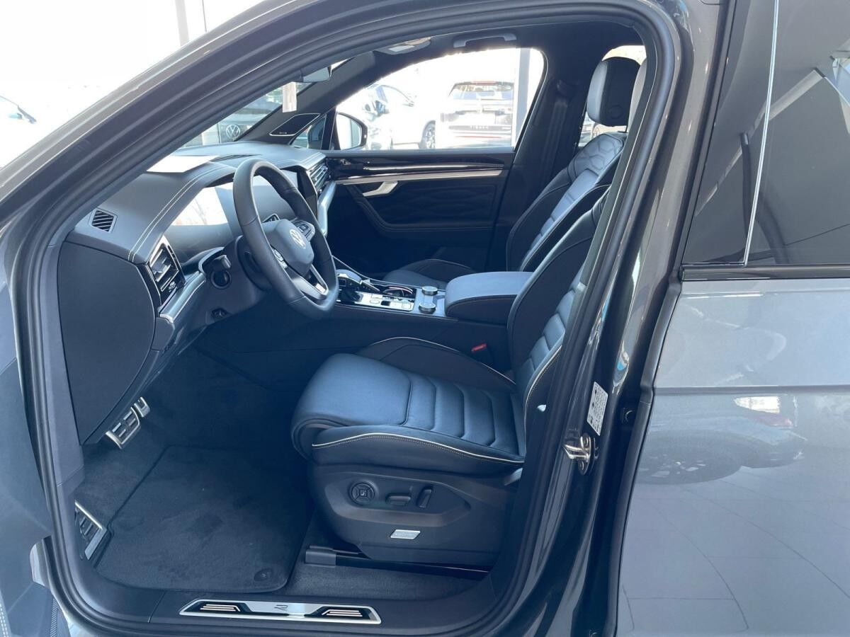 Volkswagen Touareg R-Line 3.0 l TDI V6 4MOTION Volkswagen Touareg R-Line 3.0 l TDI V6 4MOTION