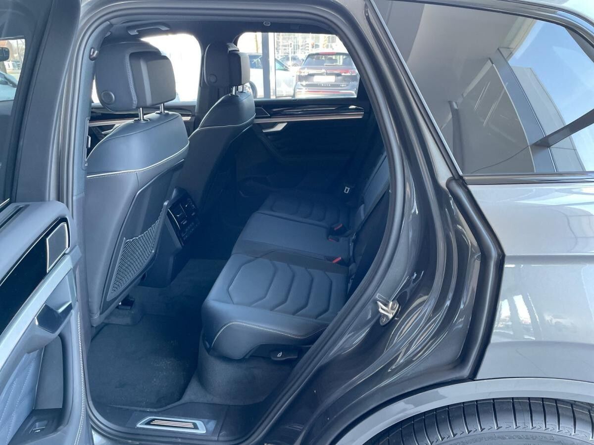 Volkswagen Touareg R-Line 3.0 l TDI V6 4MOTION Volkswagen Touareg R-Line 3.0 l TDI V6 4MOTION